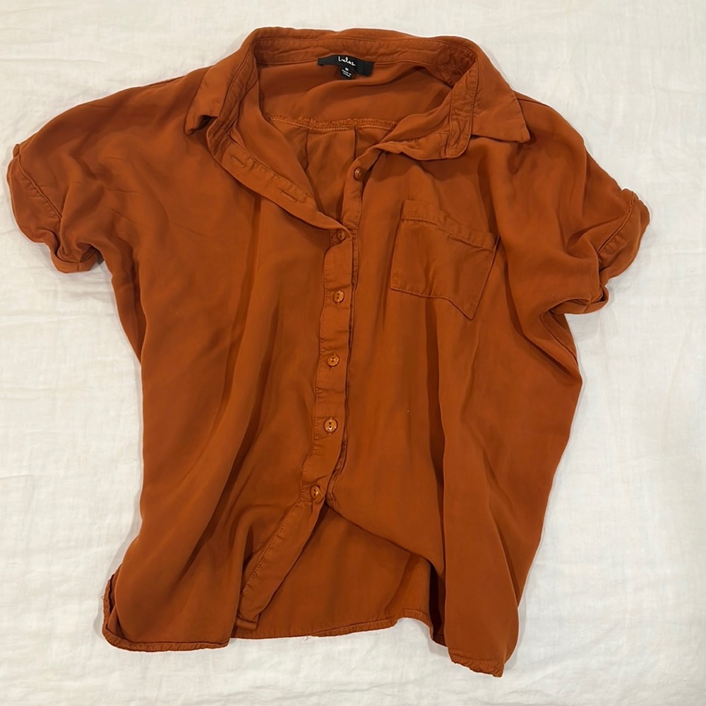 Lulu’s Burnt orange shirt sleeve shirt